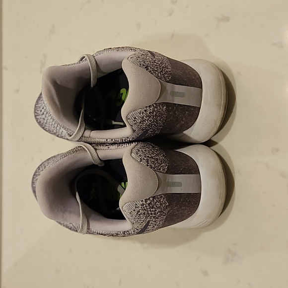 Nike Women's Lunarepic Flyknit 2 Sneakers, Size 8 - Picture 4 of 10